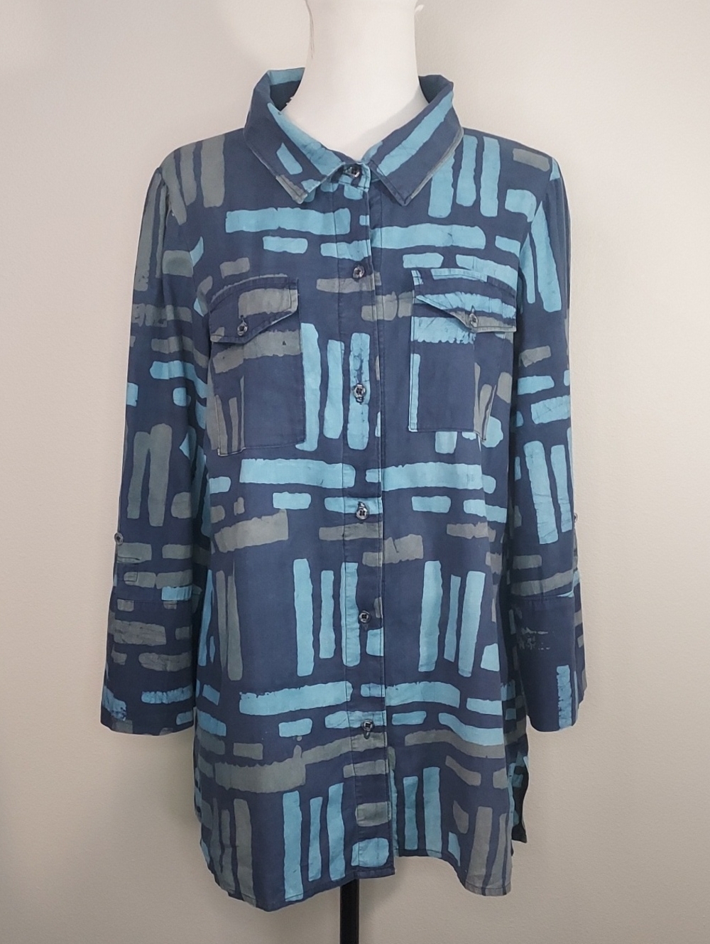 Global Mamas 100% Cotton Blue Batik Print Roll Tab Sleeve Button Up Shirt Size L